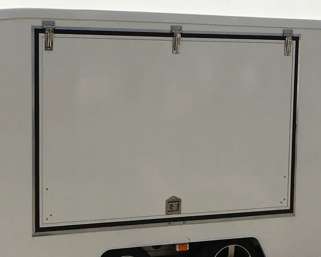 Gullwing doors on both sides