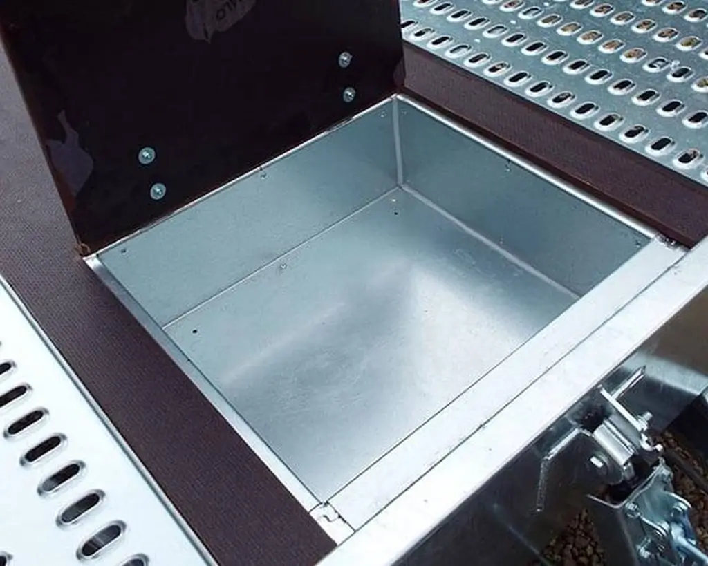 Medium under floor storage bins