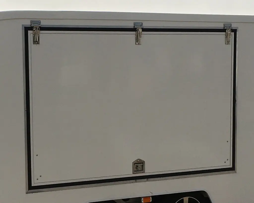 Near side gullwing door