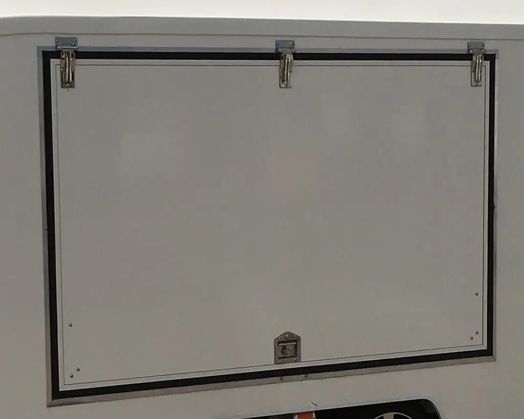 Off side gullwing door